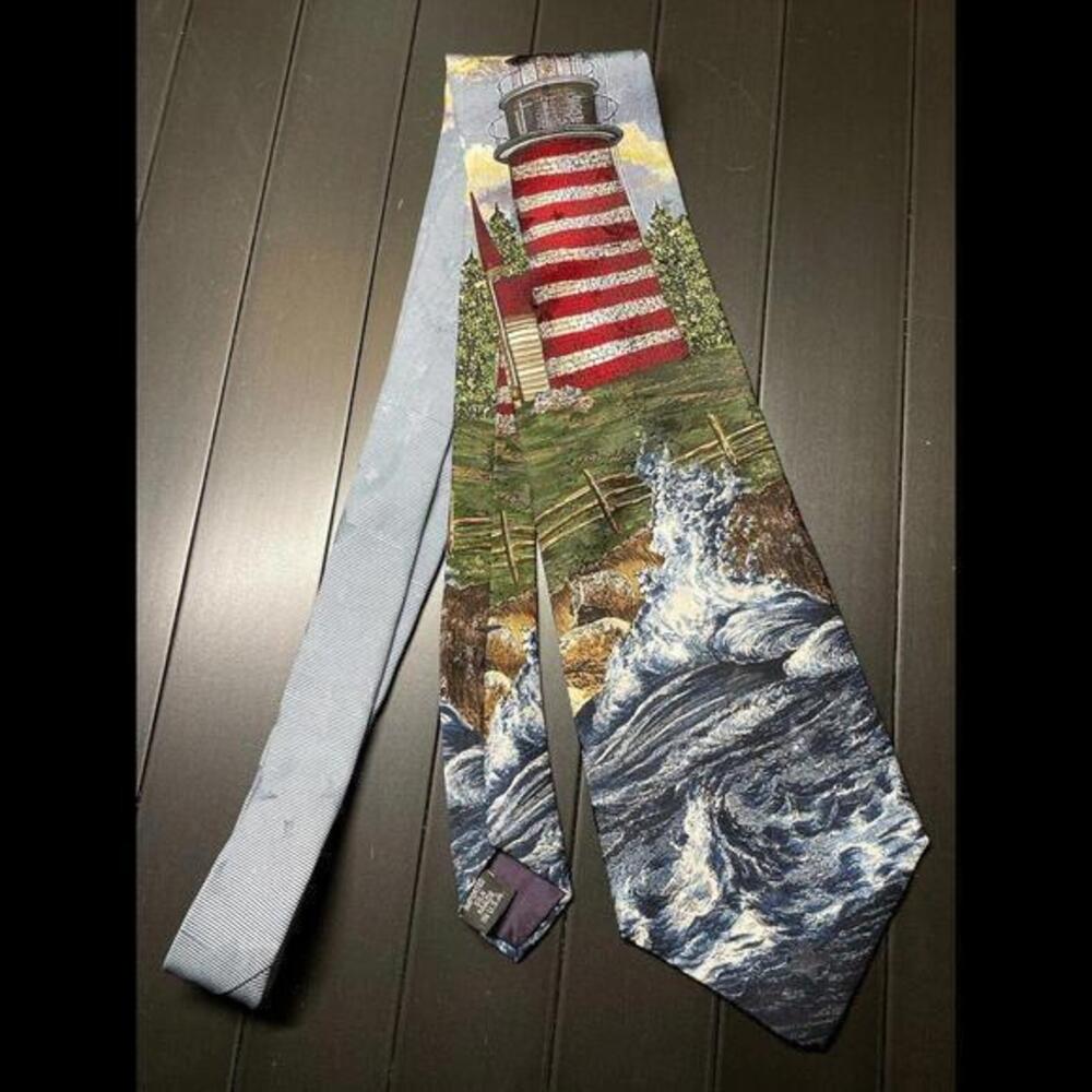 Van Heusen Americana Series Harbor Light Lighthouse Flag 100% Silk Mens Tie